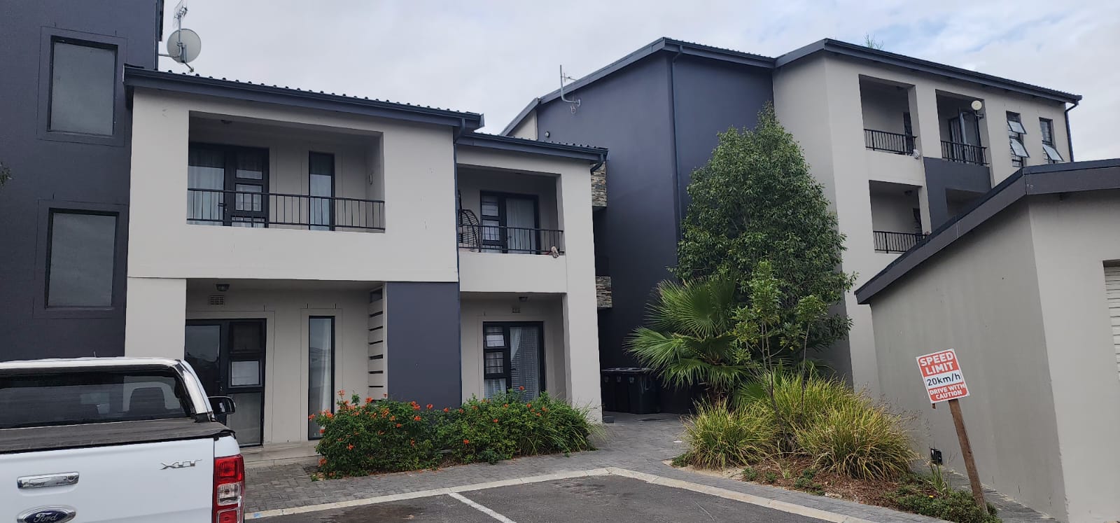 2 Bedroom Apartment / flat for sale in Parklands North Villa Do Sol, Charing Crescent