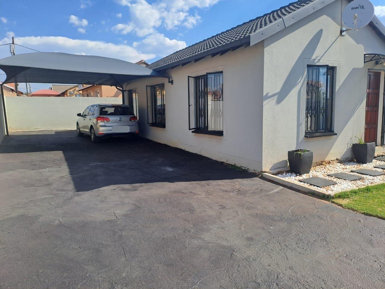 3 Bedroom House for sale in Rosslyn P24114186538