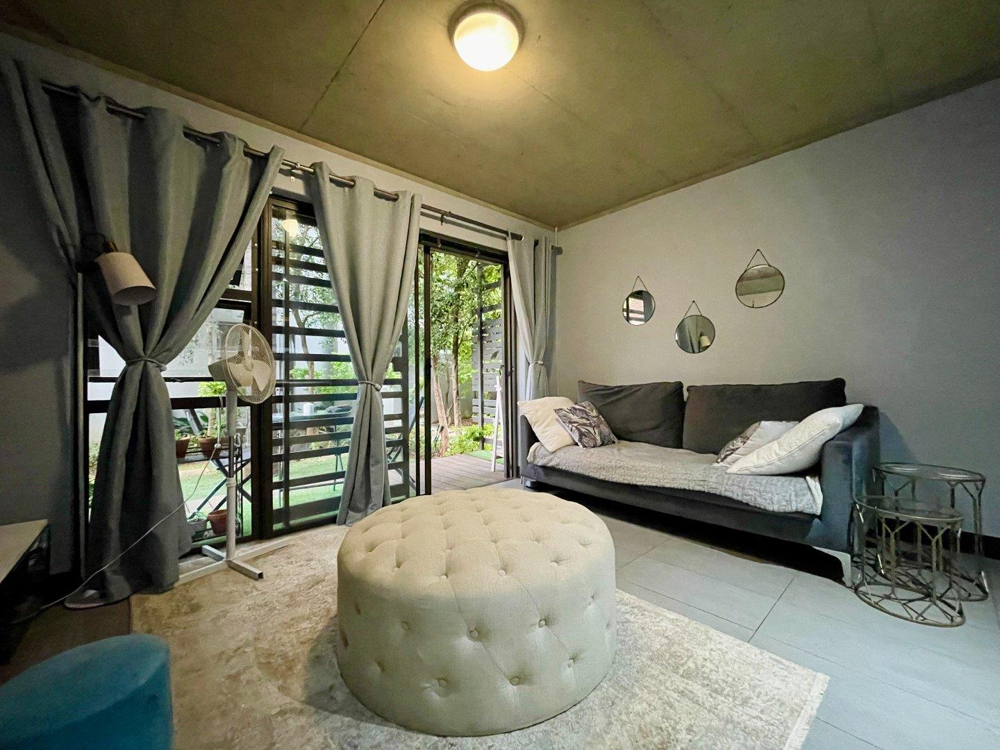 Menlo Park Property Apartments / flats for sale in Menlo Park