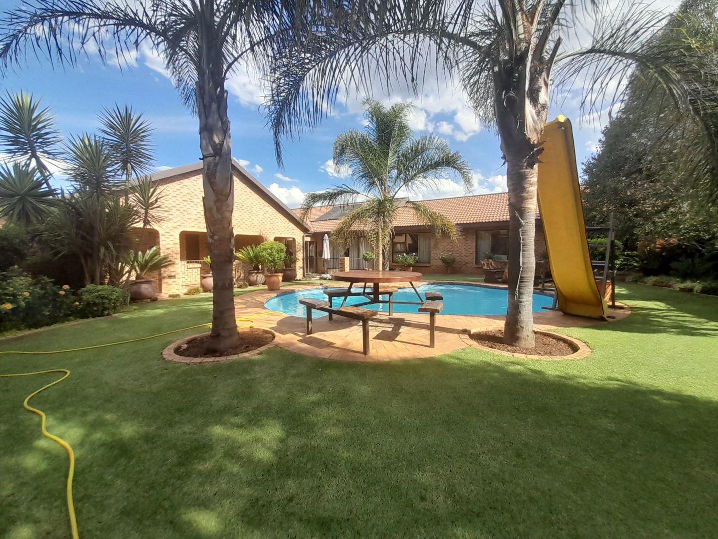 3 Bedroom House for sale in Vanderbijlpark SE 3 P24114187939