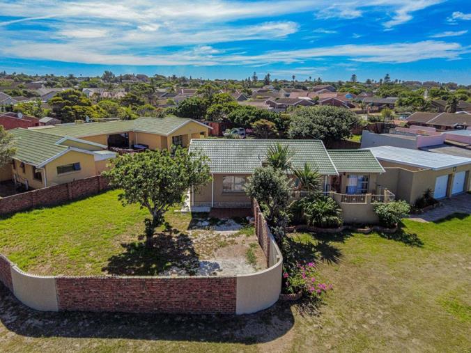 3 Bedroom House for Sale in Bluewater Bay