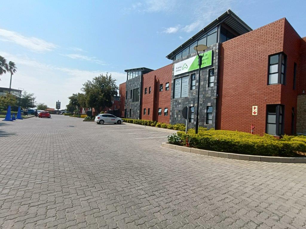 Commercial property to rent in Halfway Gardens Carlswald Décor Centre