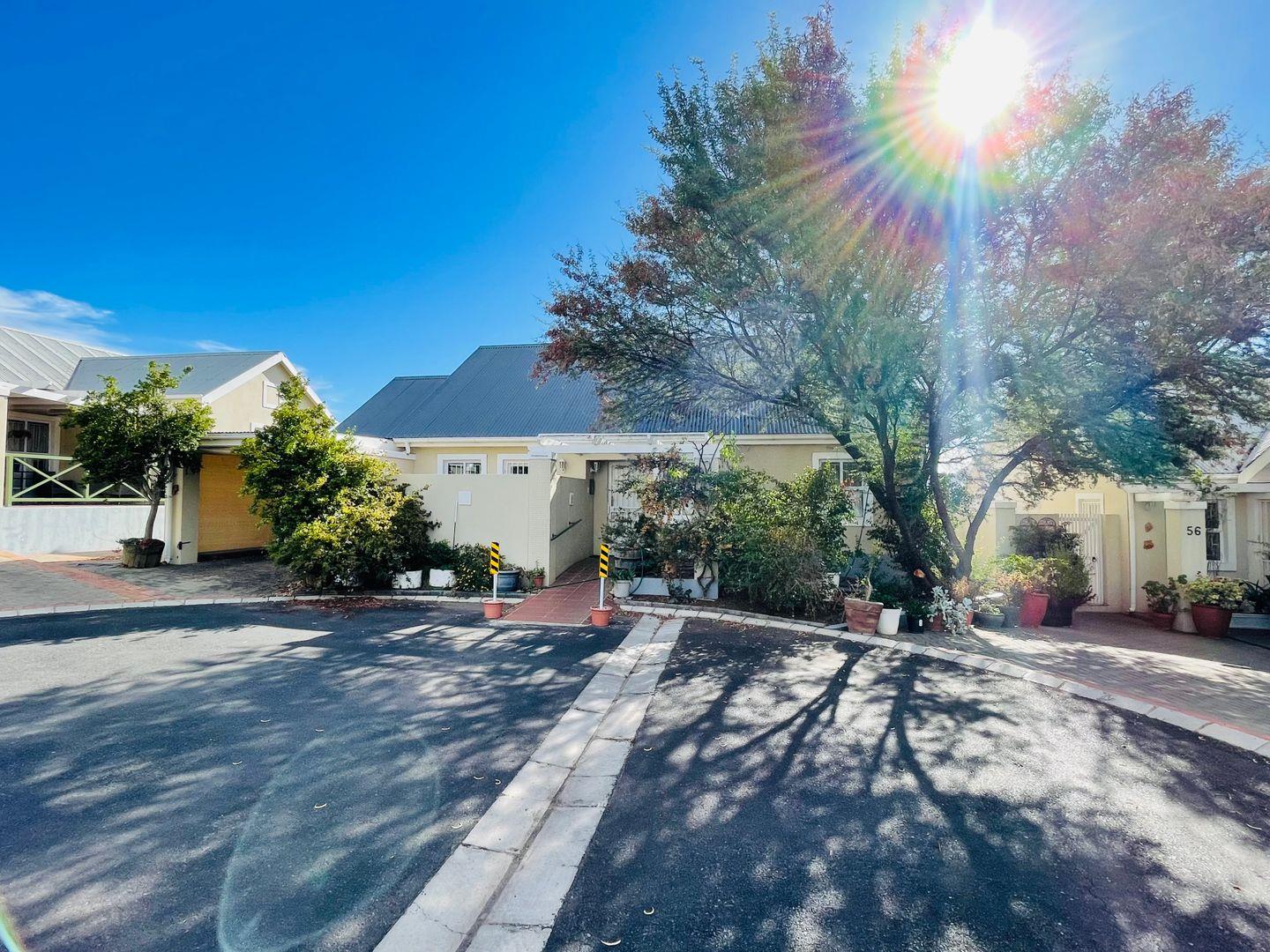 2 Bedroom House for sale in Langerug 55 Hooggelegen Retirement