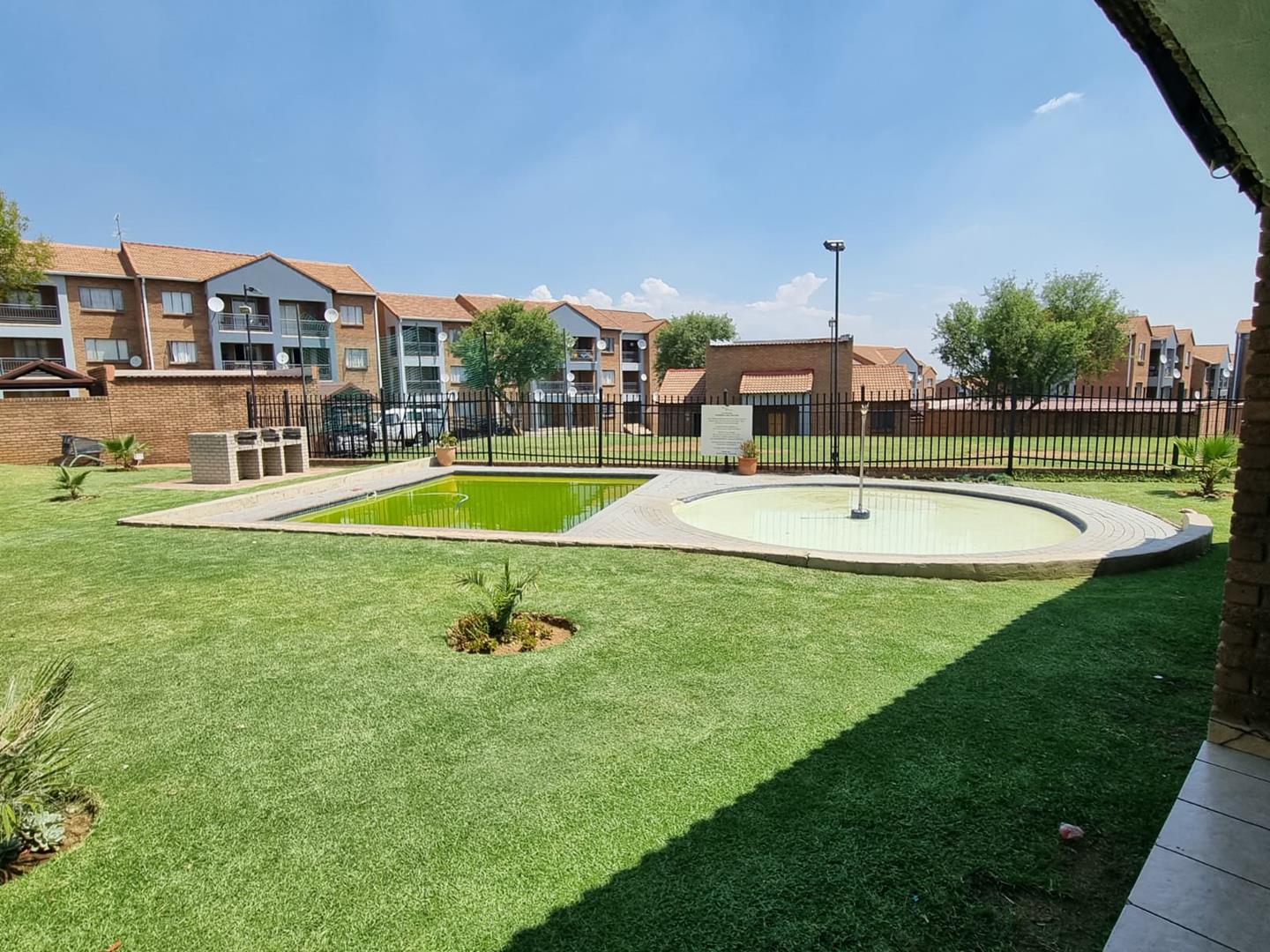 2 Bedroom Apartment / flat for sale in Vorna Valley P24113582263