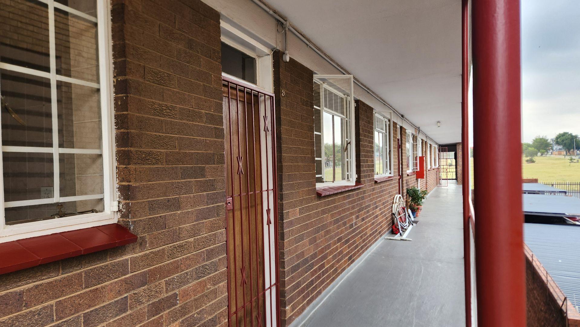 2 Bedroom Townhouse for sale in New Redruth 13 Clear Water, 16 Eaton