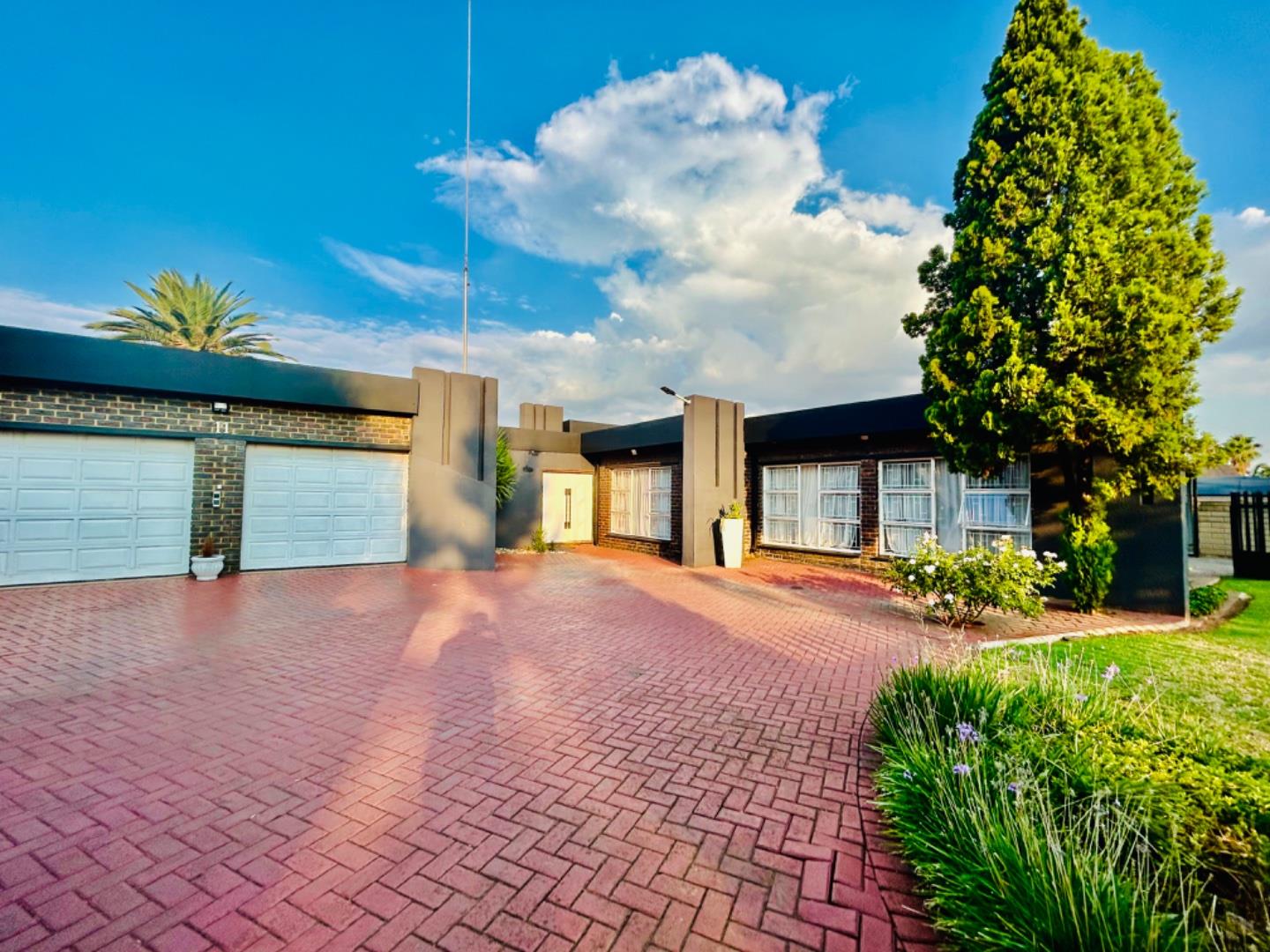 5 Bedroom House for sale in Vanderbijlpark SE 3 P24114191918