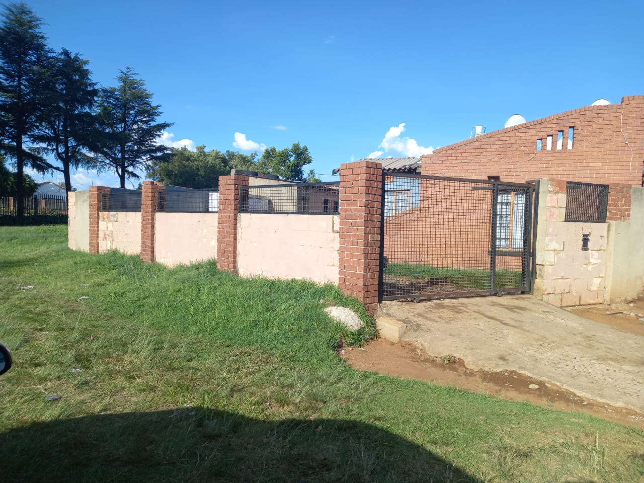2 Bedroom House for sale in Eldorado Park P24114193415