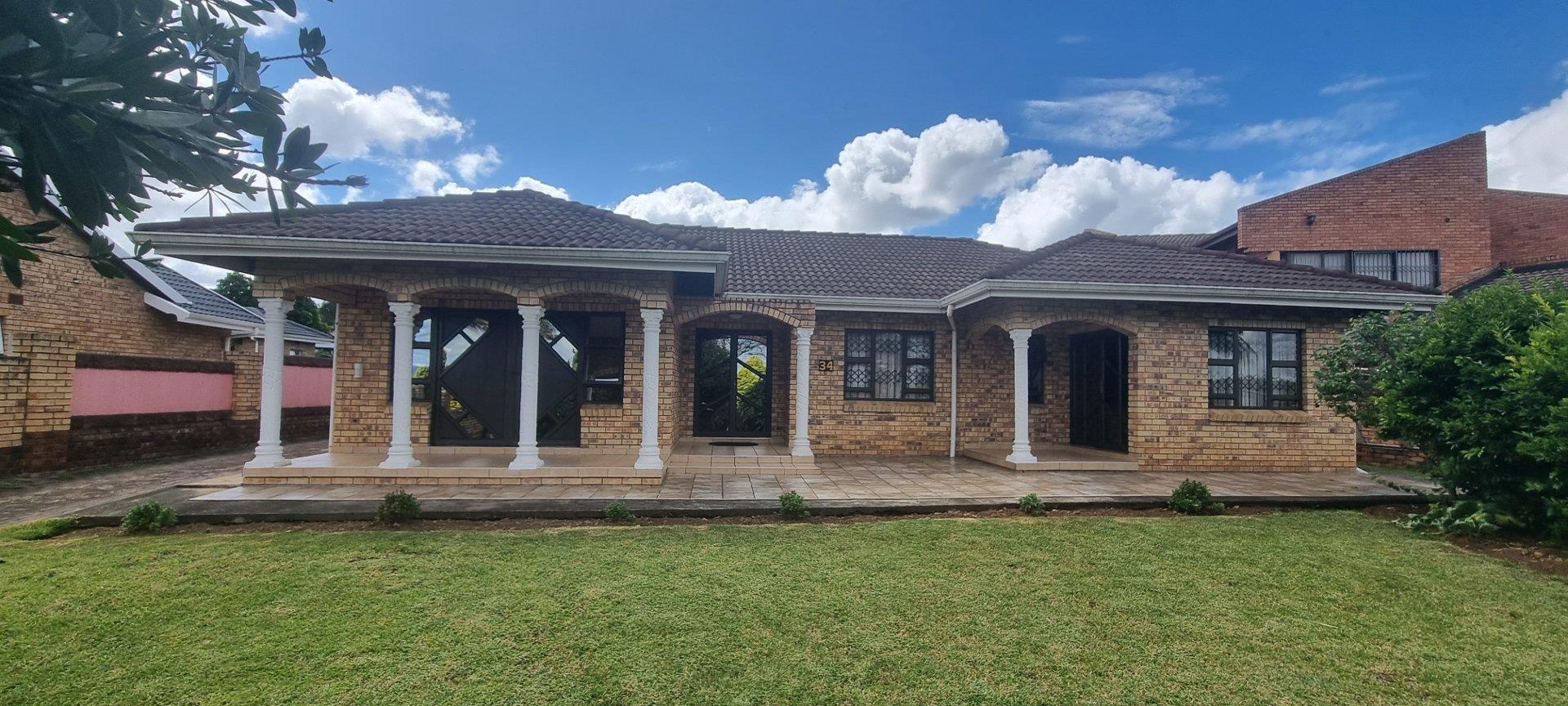 3 Bedroom House for sale in Hayfields P24114193710