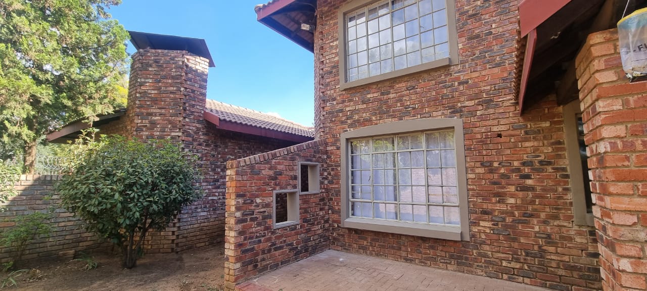 4 Bedroom House for sale in Lichtenburg P24114194016