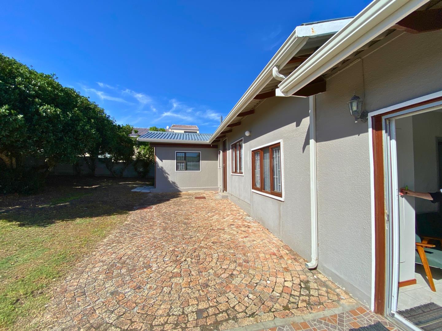 5 Bedroom House for sale in Kleinbaai 24 Van Dyk Street P24114194037