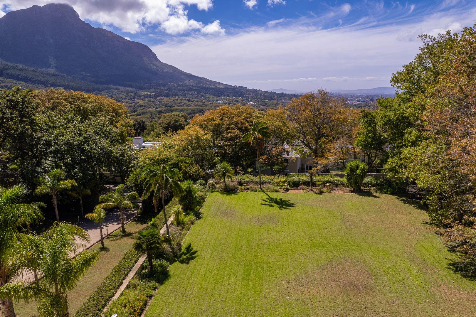 6 Bedroom House for sale in P24114194496