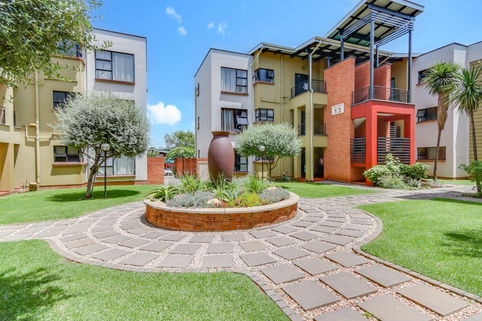 2 Bedroom Apartment / flat for sale in Douglasdale P24114194613