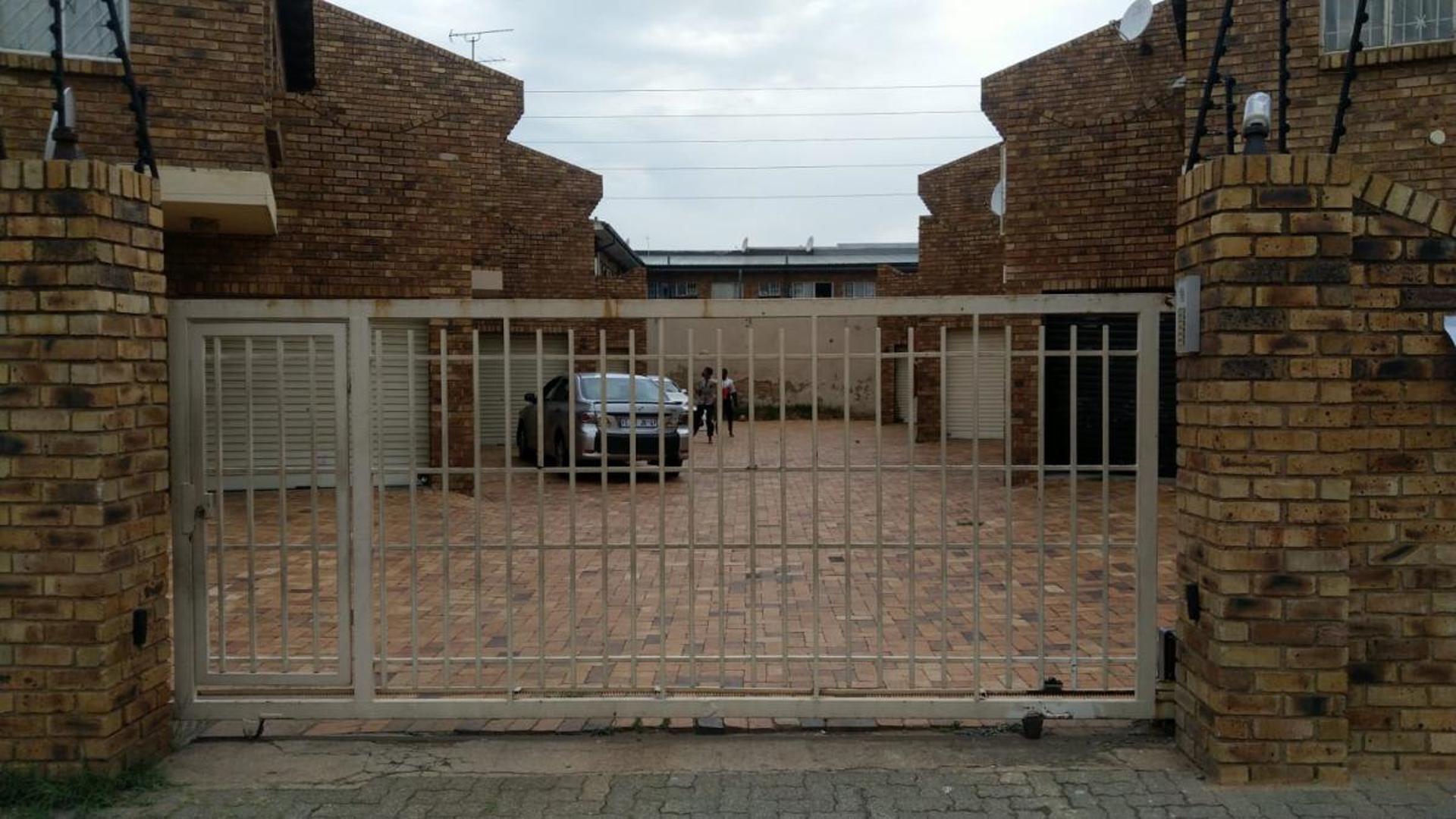 La Rochelle, Johannesburg Property Apartments / flats for sale in La Rochelle, Johannesburg