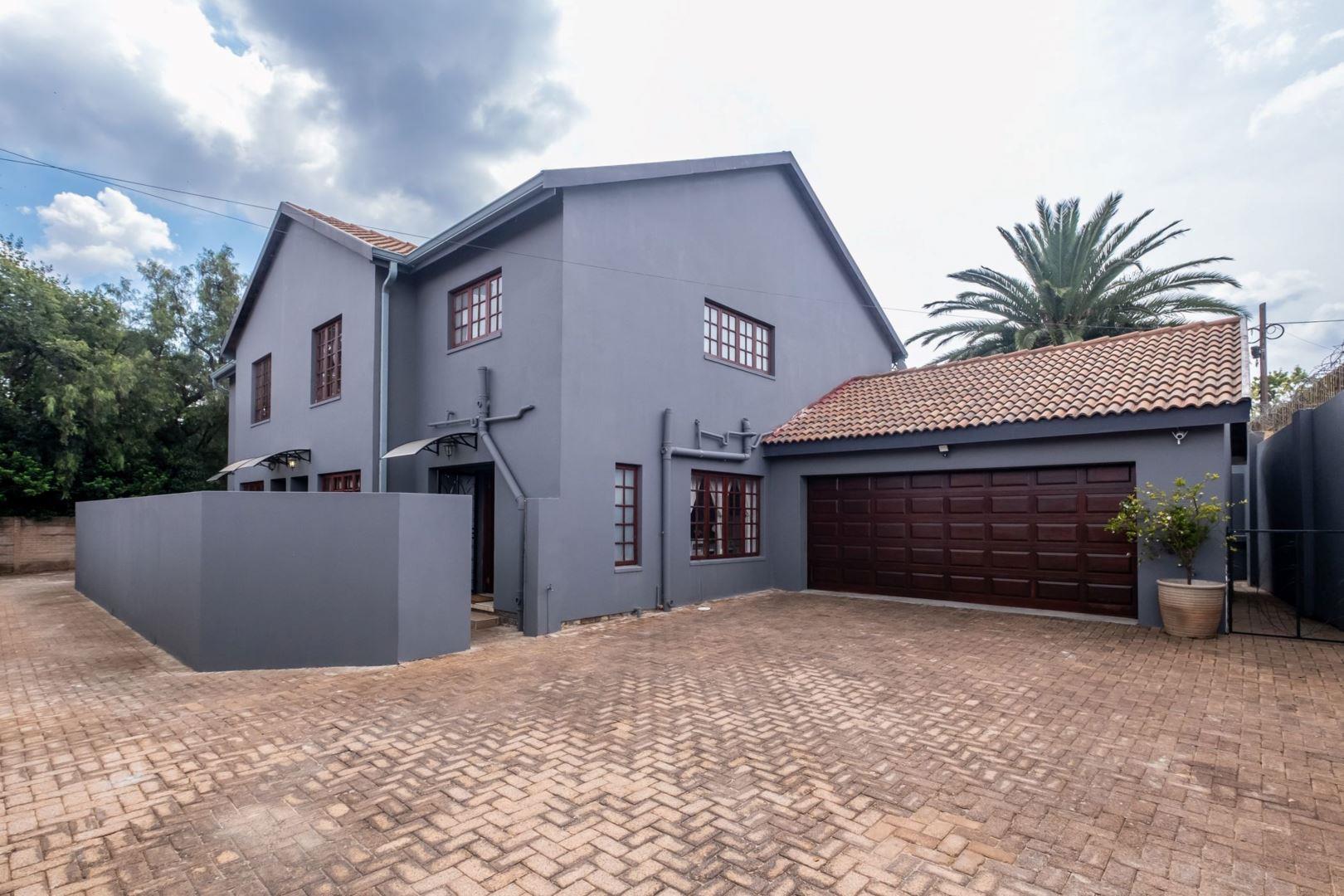 6 Bedroom House for sale in Florida Park 31a Louis Botha Drive P24