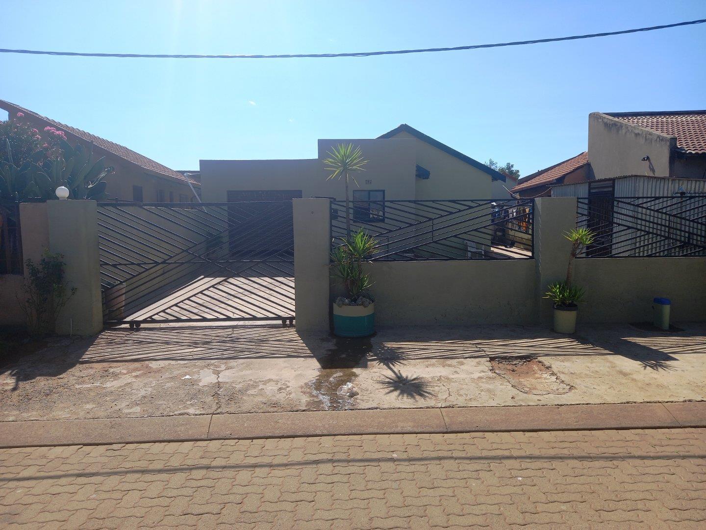 Buhle Park Property Houses for sale in Buhle Park