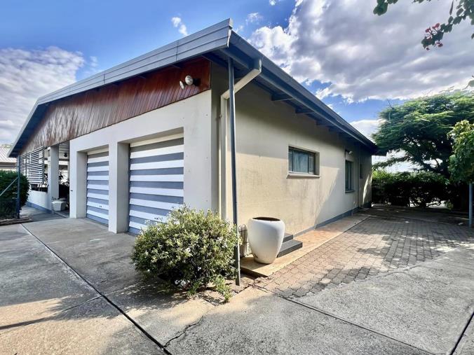 4 Bedroom House for Sale in Pioneers Park