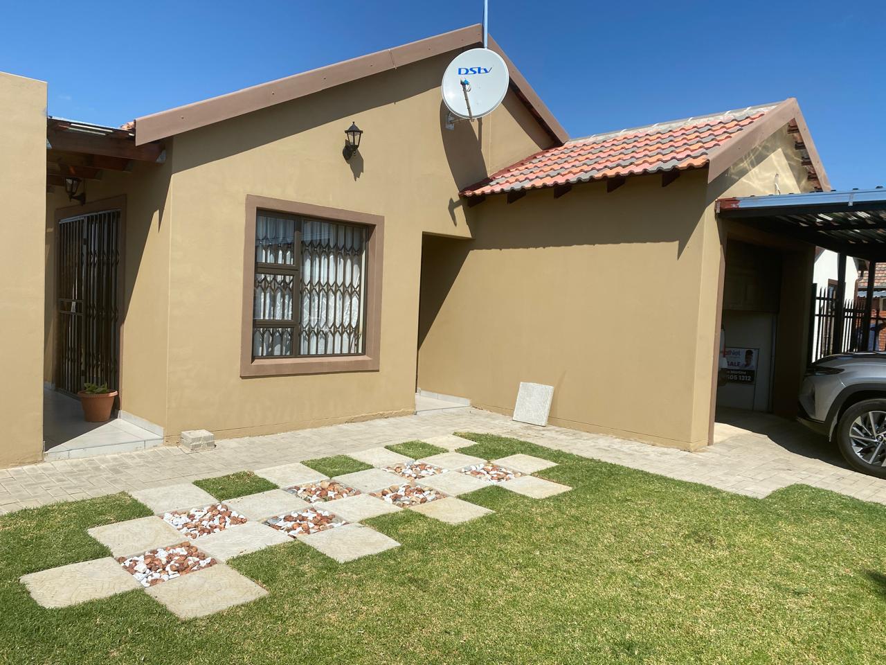 3 Bedroom House for sale in Pinehaven P24114195826