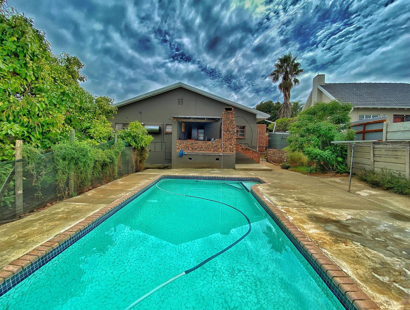 4 Bedroom House for sale in Van Riebeeck Hoogte 4 Schreiner Street