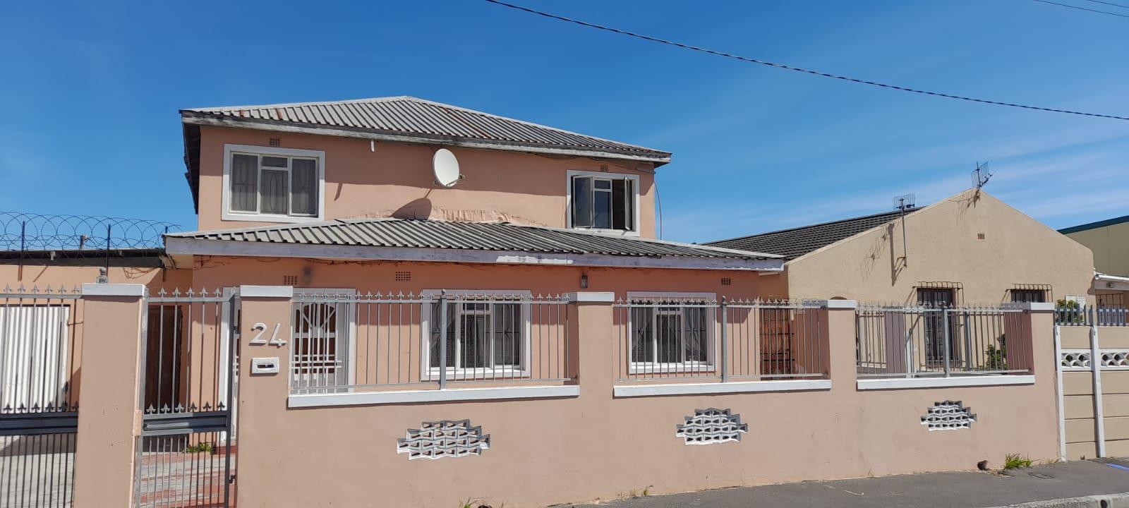 7 Bedroom House for sale in Manenberg P24113404393