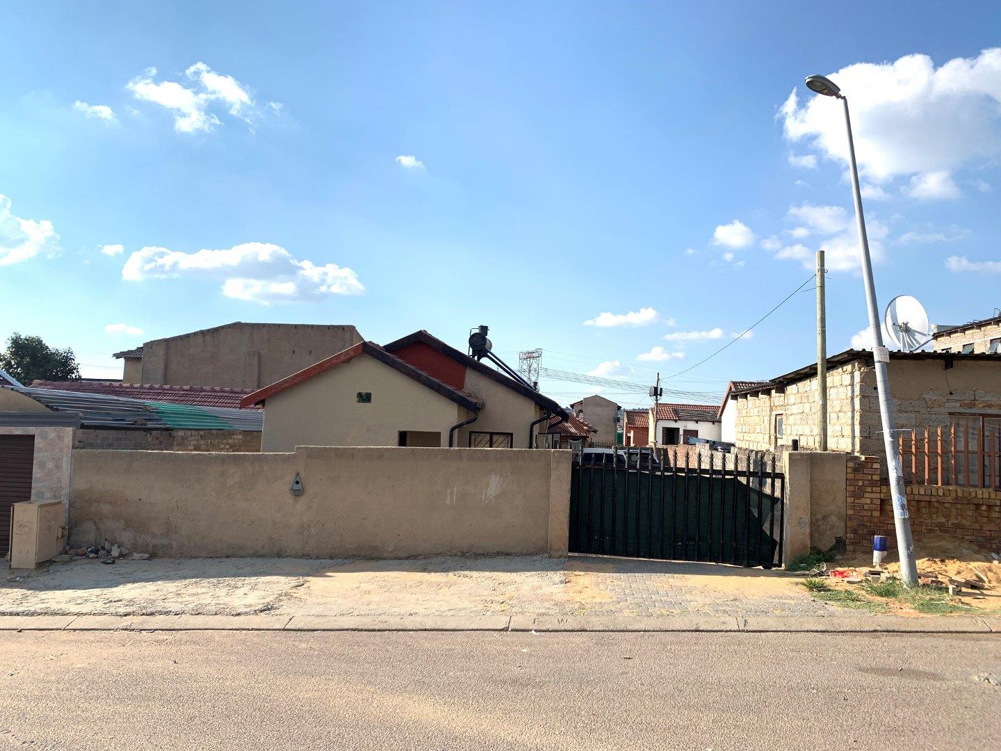 3 Bedroom House for sale in Klipfontein View Klipfontein View, 1529