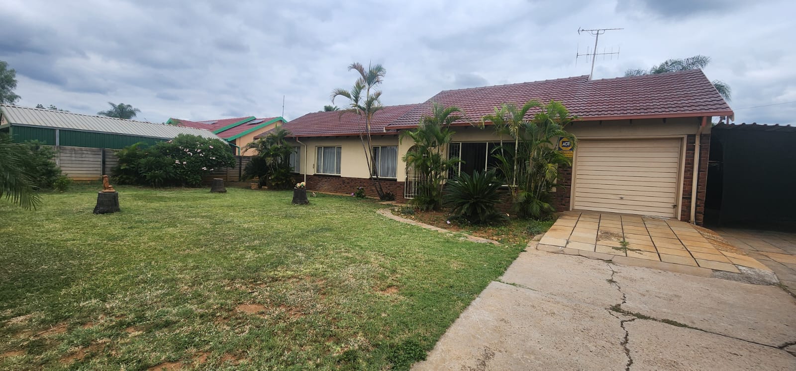 East Lynne Property Property and houses for sale in East Lynne