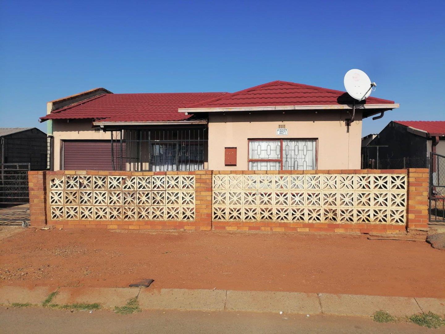 House for sale in Tsakane P24114198975