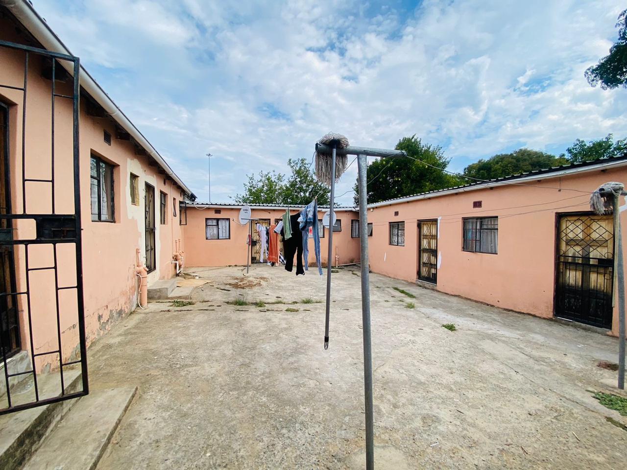 9 Bedroom House for sale in Zwelitsha Zone 06 P24114199399