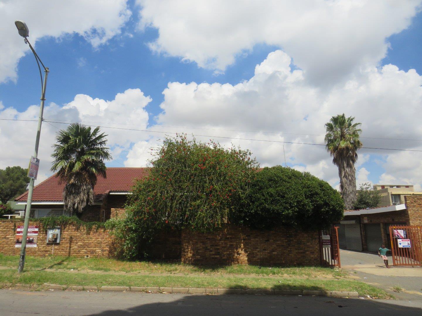 2 Bedroom Apartment / flat for sale in Krugersdorp Central P24114199545