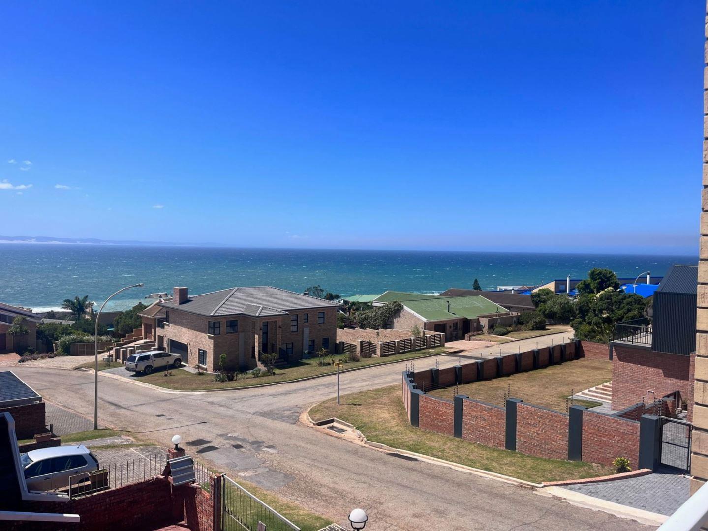 4 Bedroom House for sale in Wavecrest P24114199638