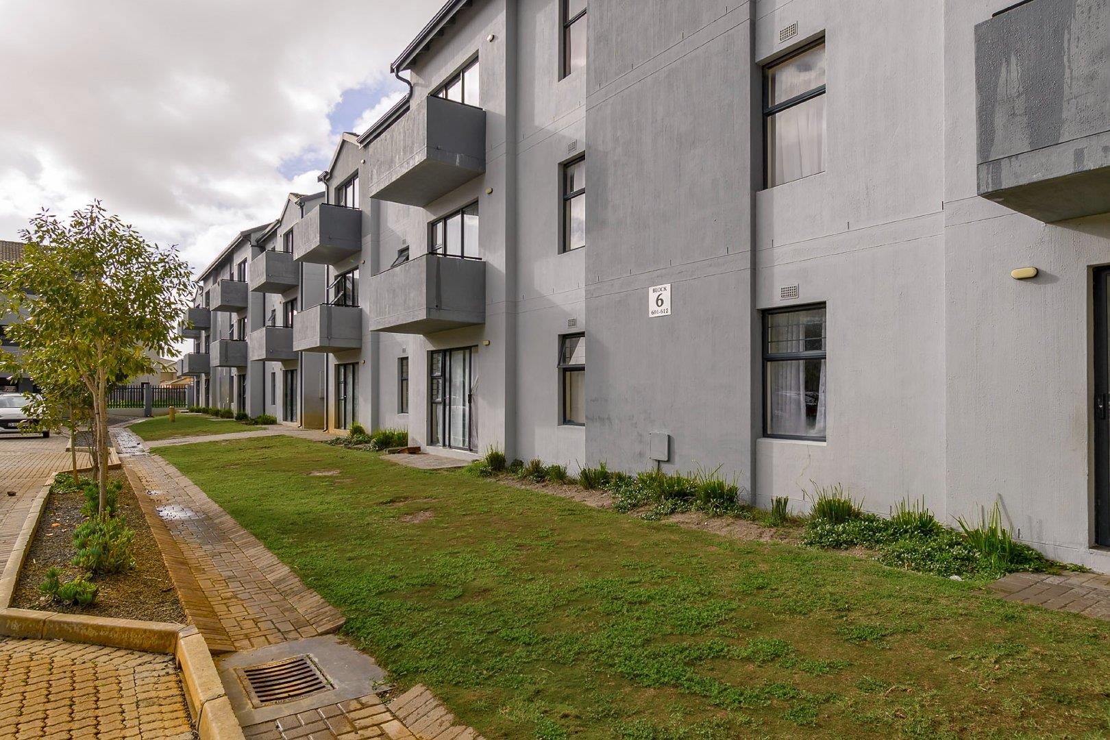 2 Bedroom Apartment / flat for sale in Parklands East P24114200636
