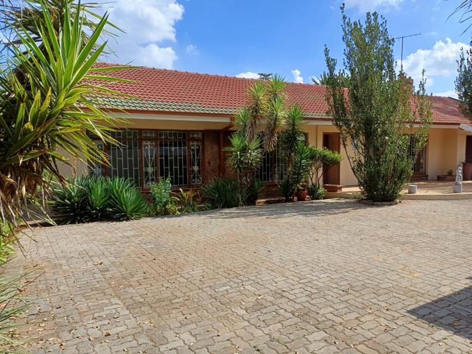 3 Bedroom House for Sale in Arcon Park