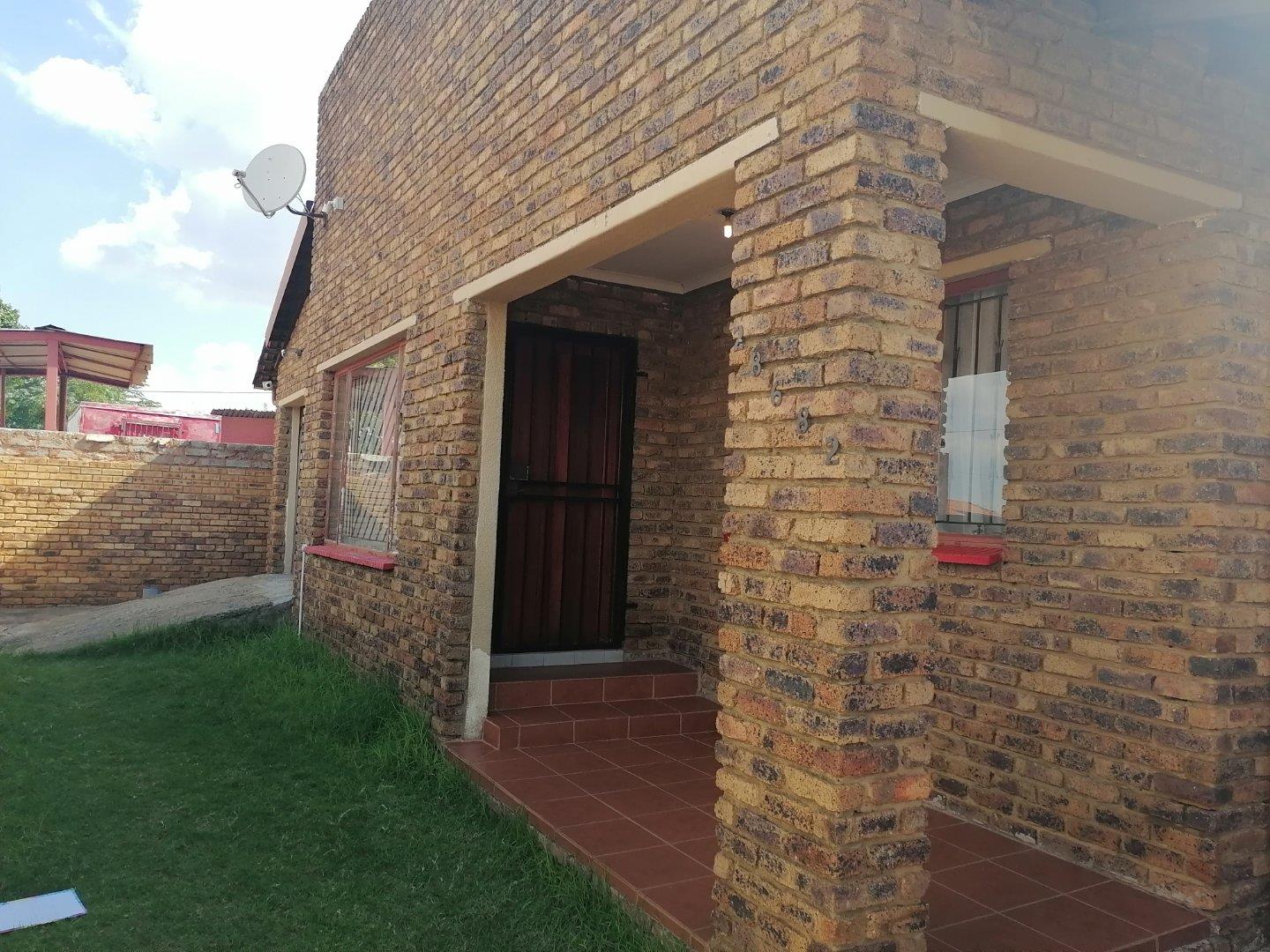 3 Bedroom House for sale in Meadowlands West P24114201820