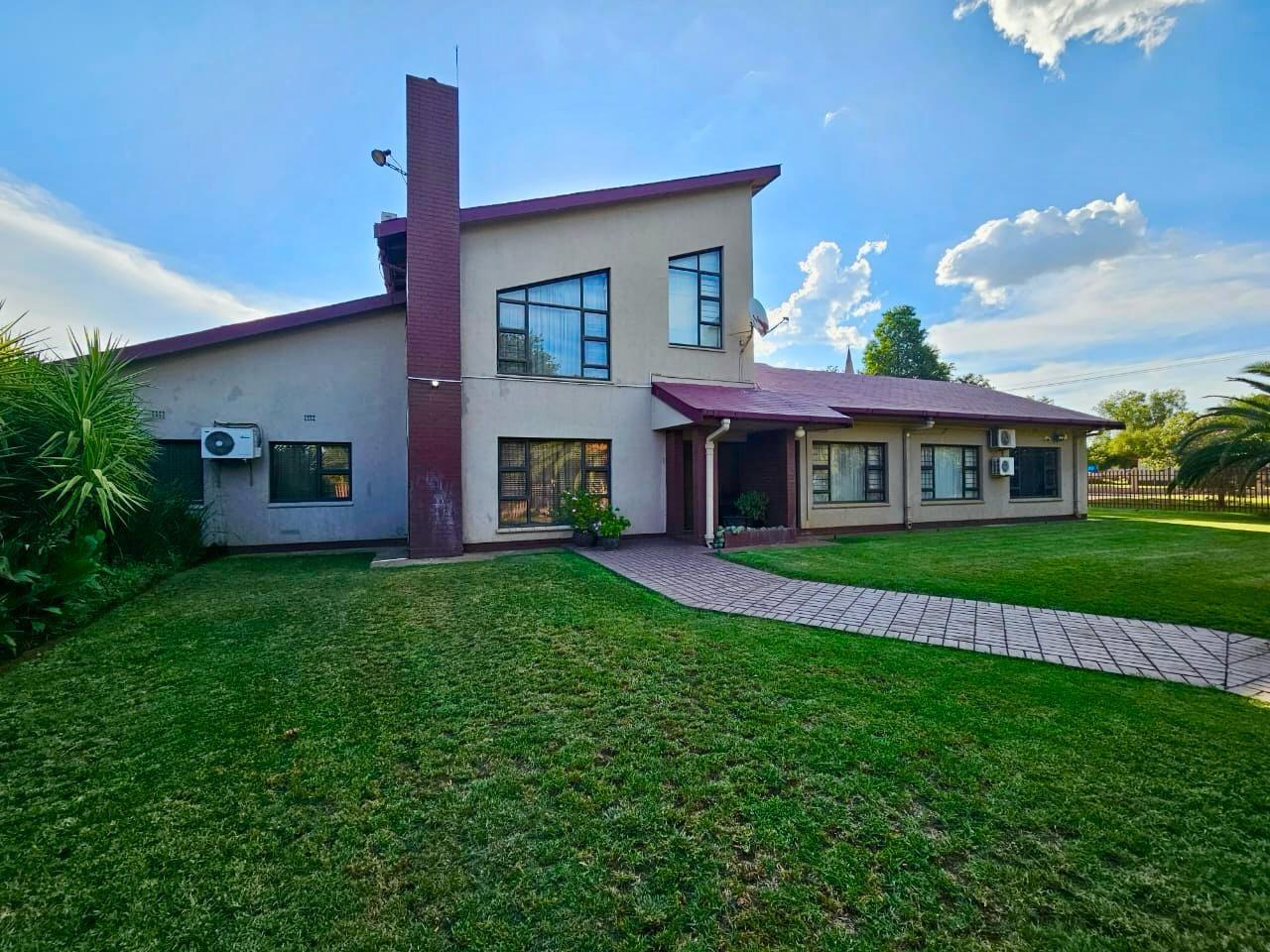 House for sale in Bloemhof P24114203388