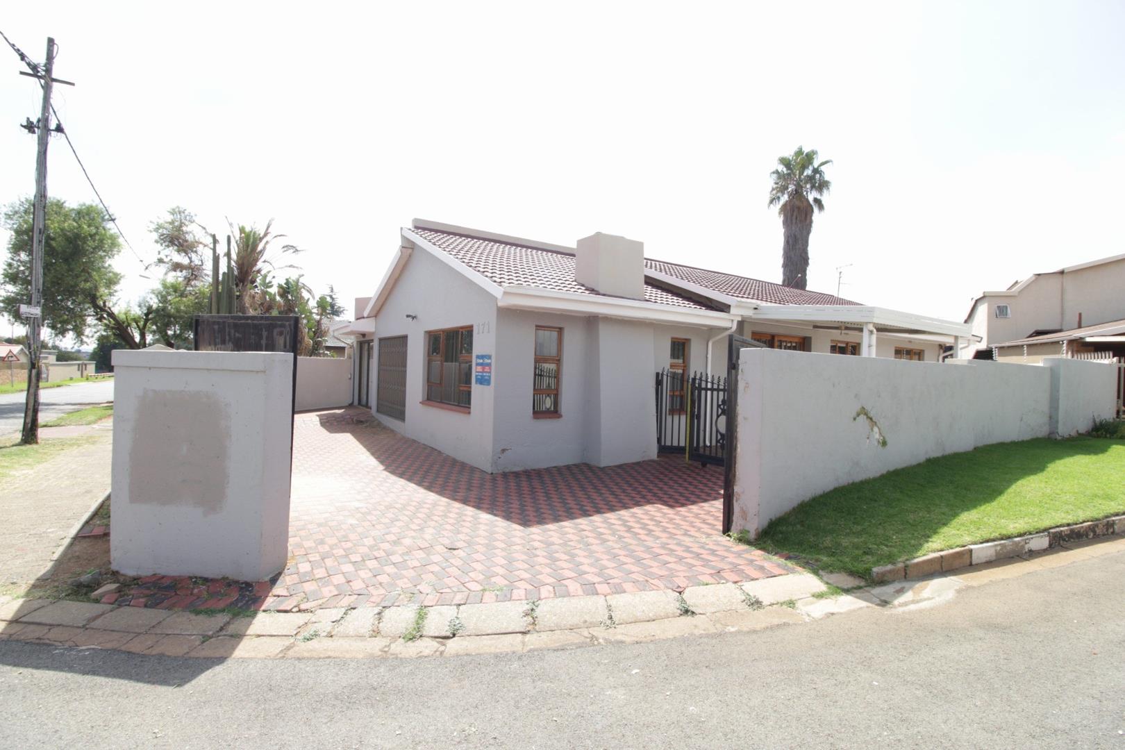 Riverlea, Johannesburg Property Property and houses for sale in