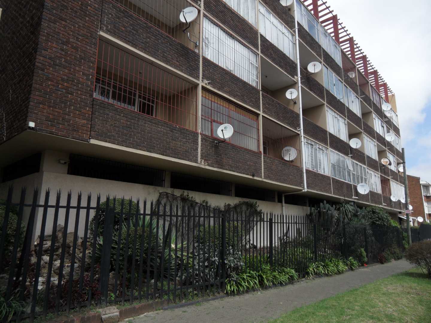 1 Bedroom Apartment / flat for sale in Yeoville P24114203554