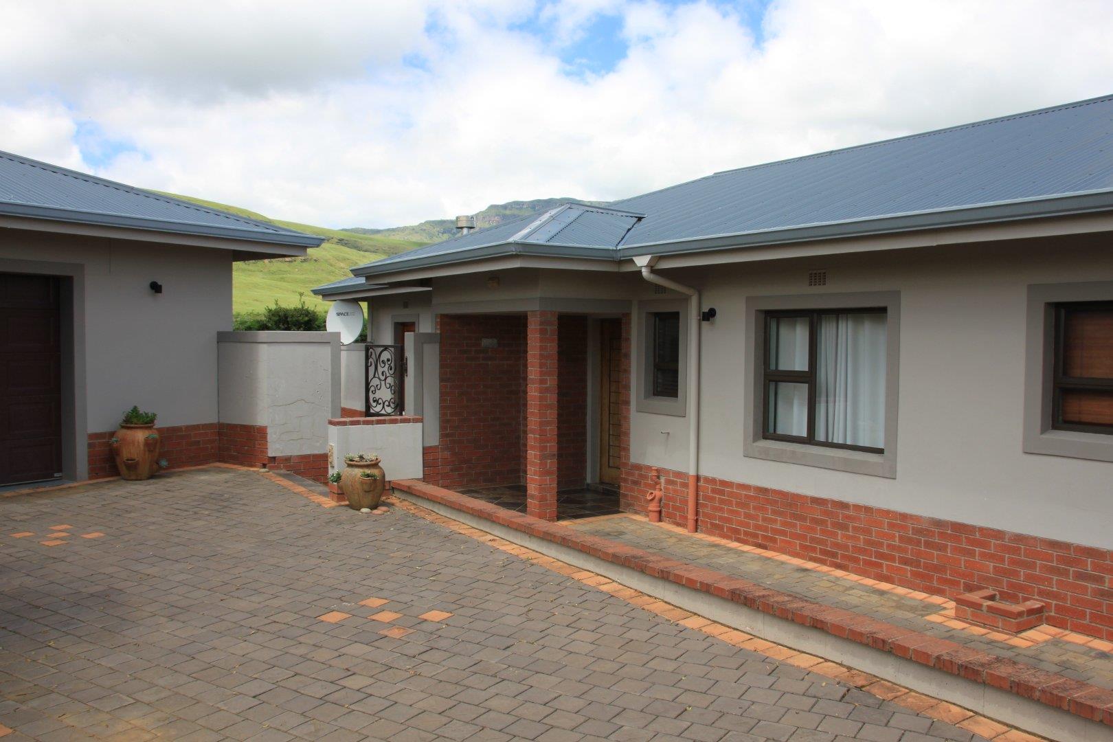 4 Bedroom House for sale in Cathkin Estate P24114203680