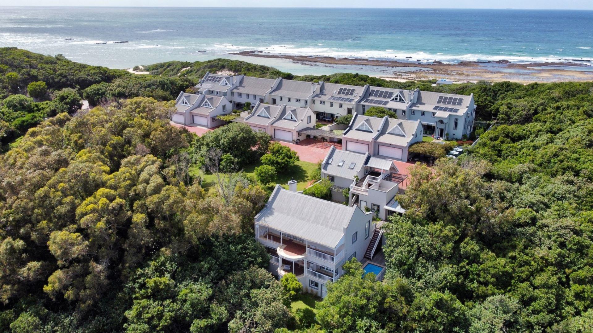 5 Bedroom House for sale in Kenton On Sea 1 Middle Beach Road P24