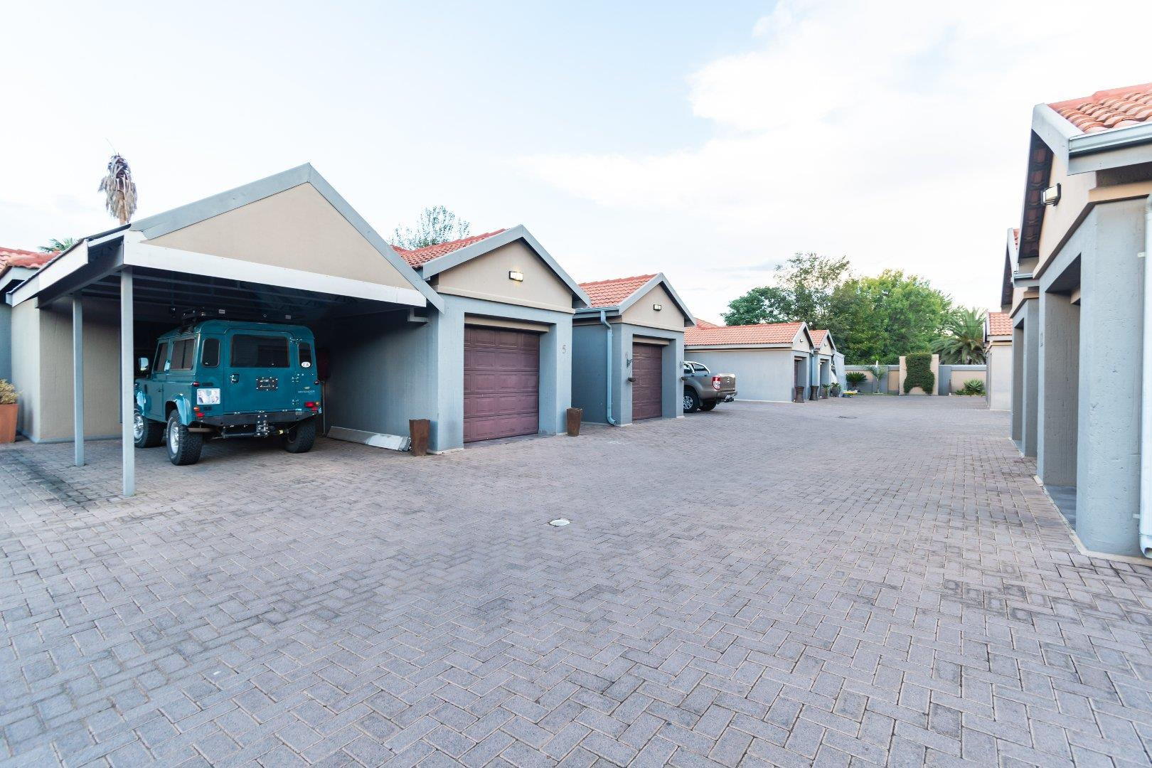 2 Bedroom Townhouse for sale in Three Rivers Proper P24114206388