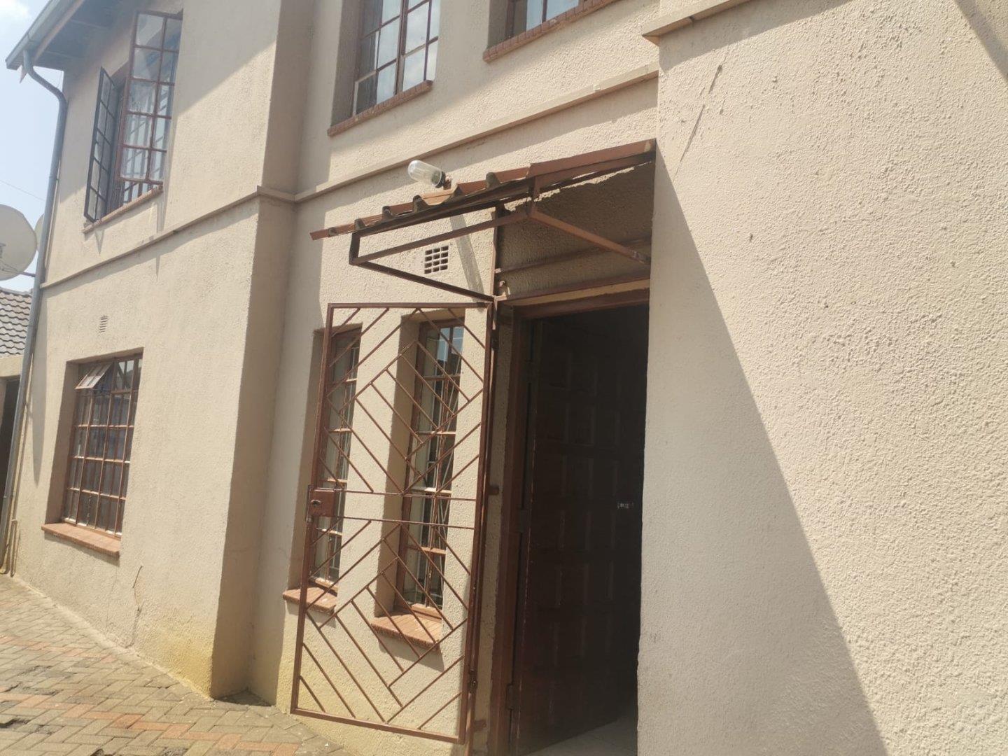 8 Bedroom House for sale in Actonville P24114210704