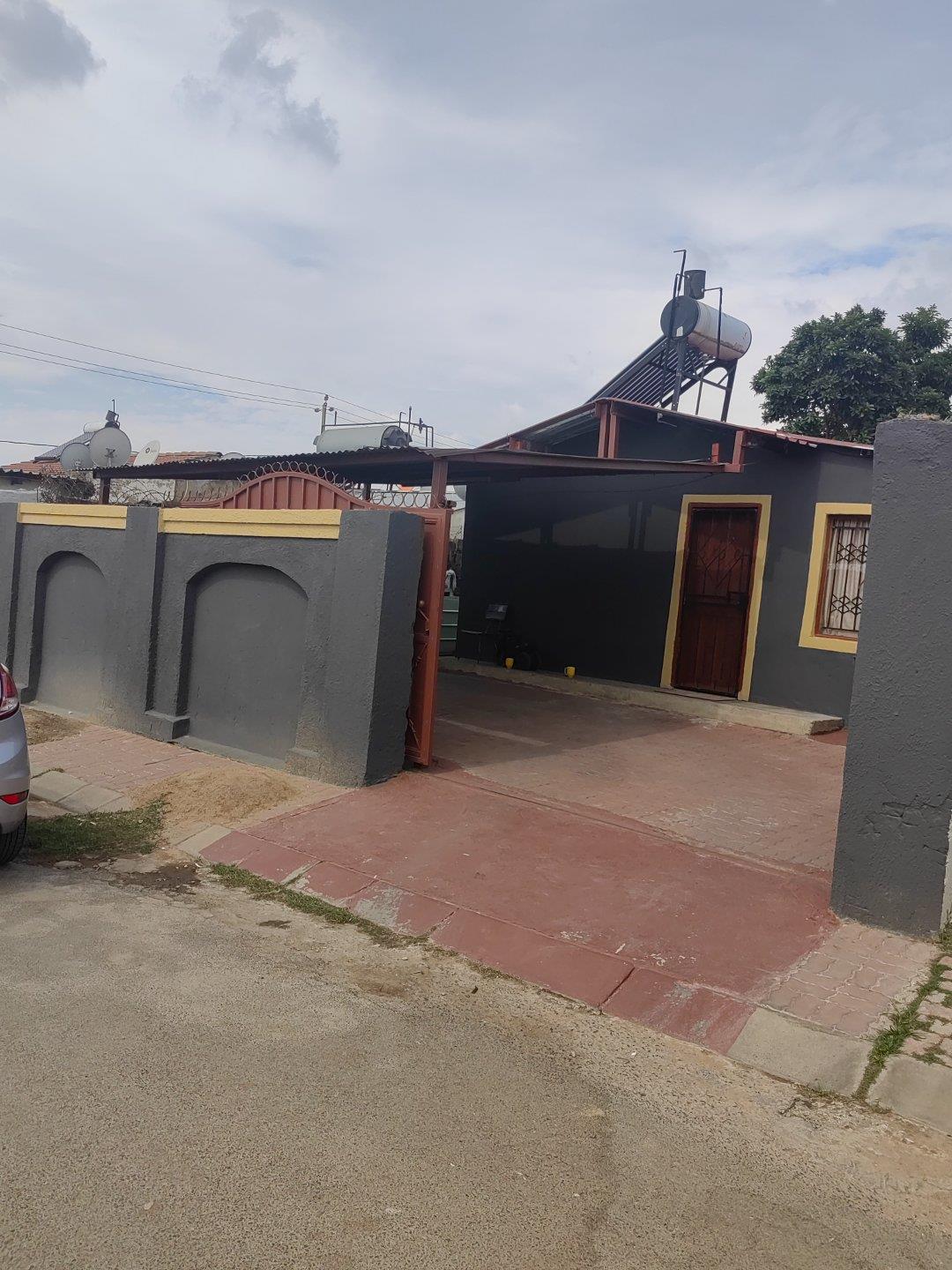 3 Bedroom House for sale in Ivory Park 1038 Samora Machel Street