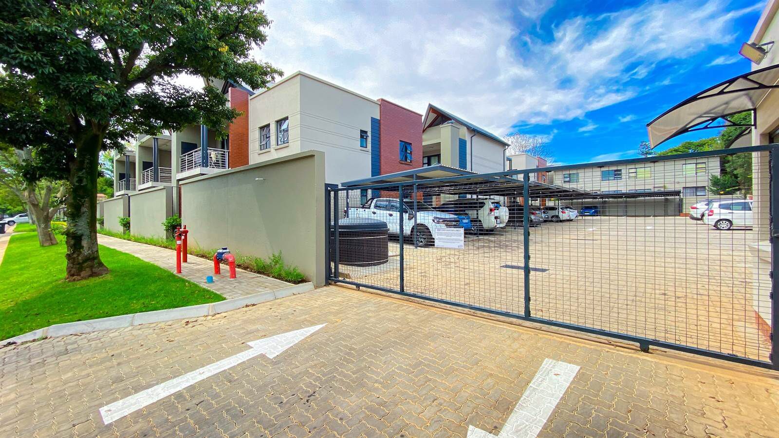 2 Bedroom Apartment / flat for sale in Menlo Park P24114210916