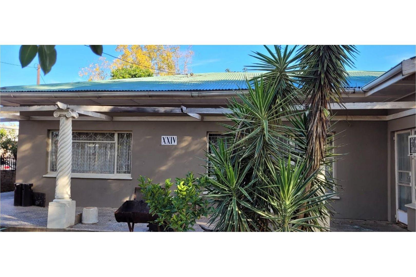 4 Bedroom House for sale in Kirkwood P24113066325