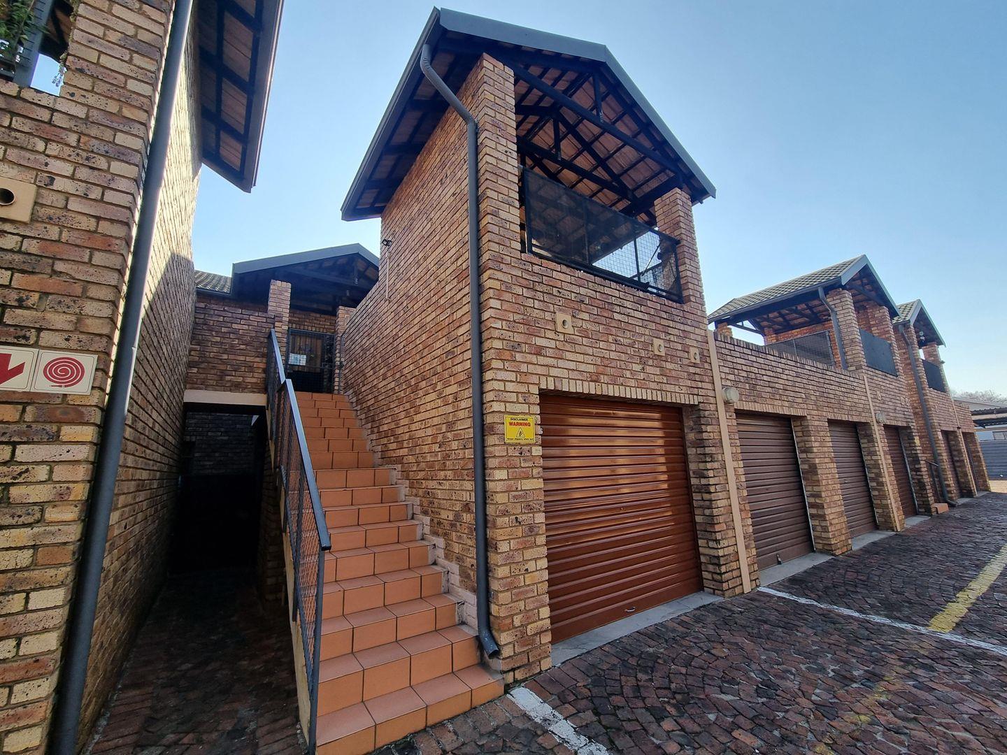 2 Bedroom Apartment / flat for sale in Waverley 8 Magaliesberg Villas