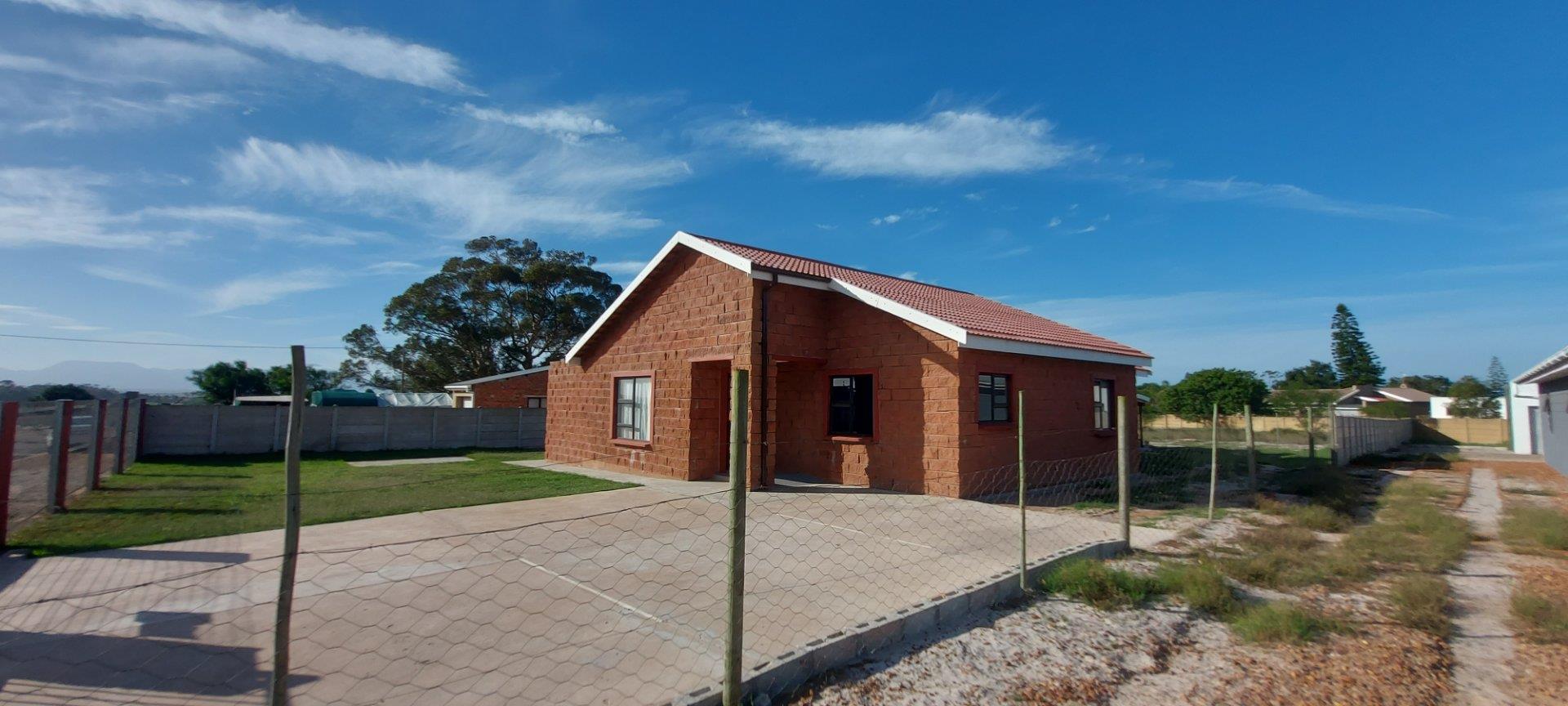 3 Bedroom House for sale in Albertinia 1 Fynbos Crescent P24114213409
