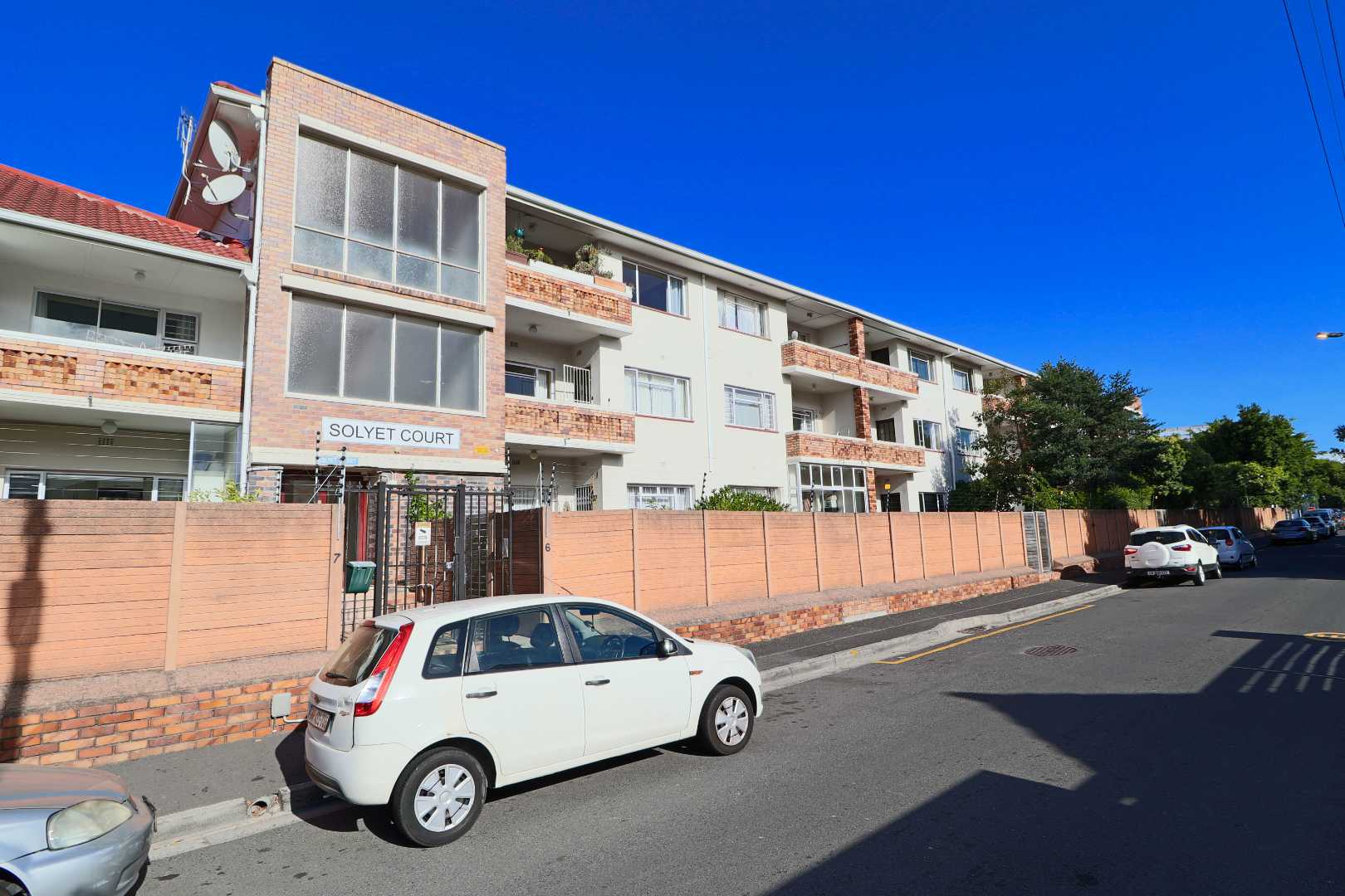 Claremont, Cape Town Property Apartments / flats for sale in