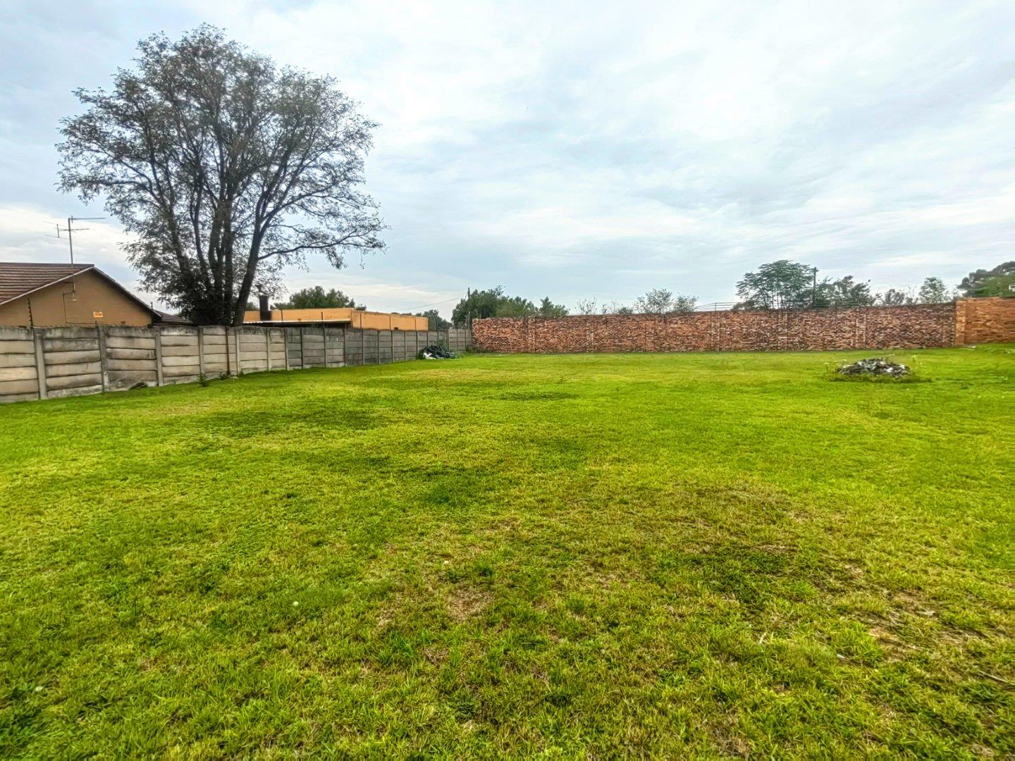 Vacant land / plot for sale in Lodeyko P24112850720