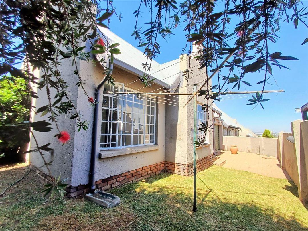2 Bedroom Townhouse for sale in Esther Park P24114218387
