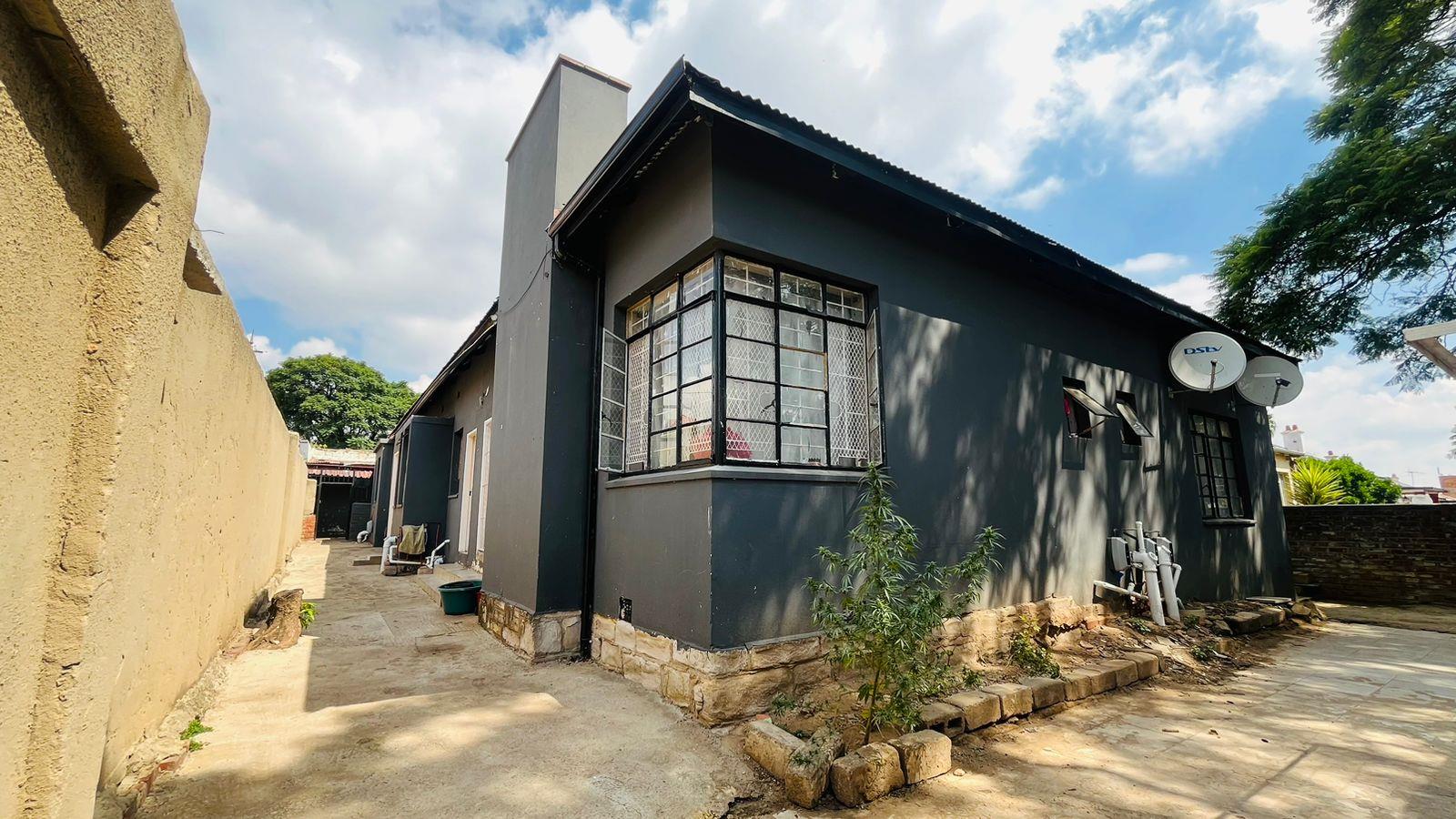 9 Bedroom House for sale in Yeoville P24114215348