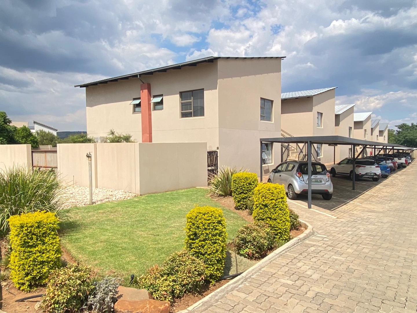 Apartments / flats for sale in Hartbeespoort Hartbeespoort Property
