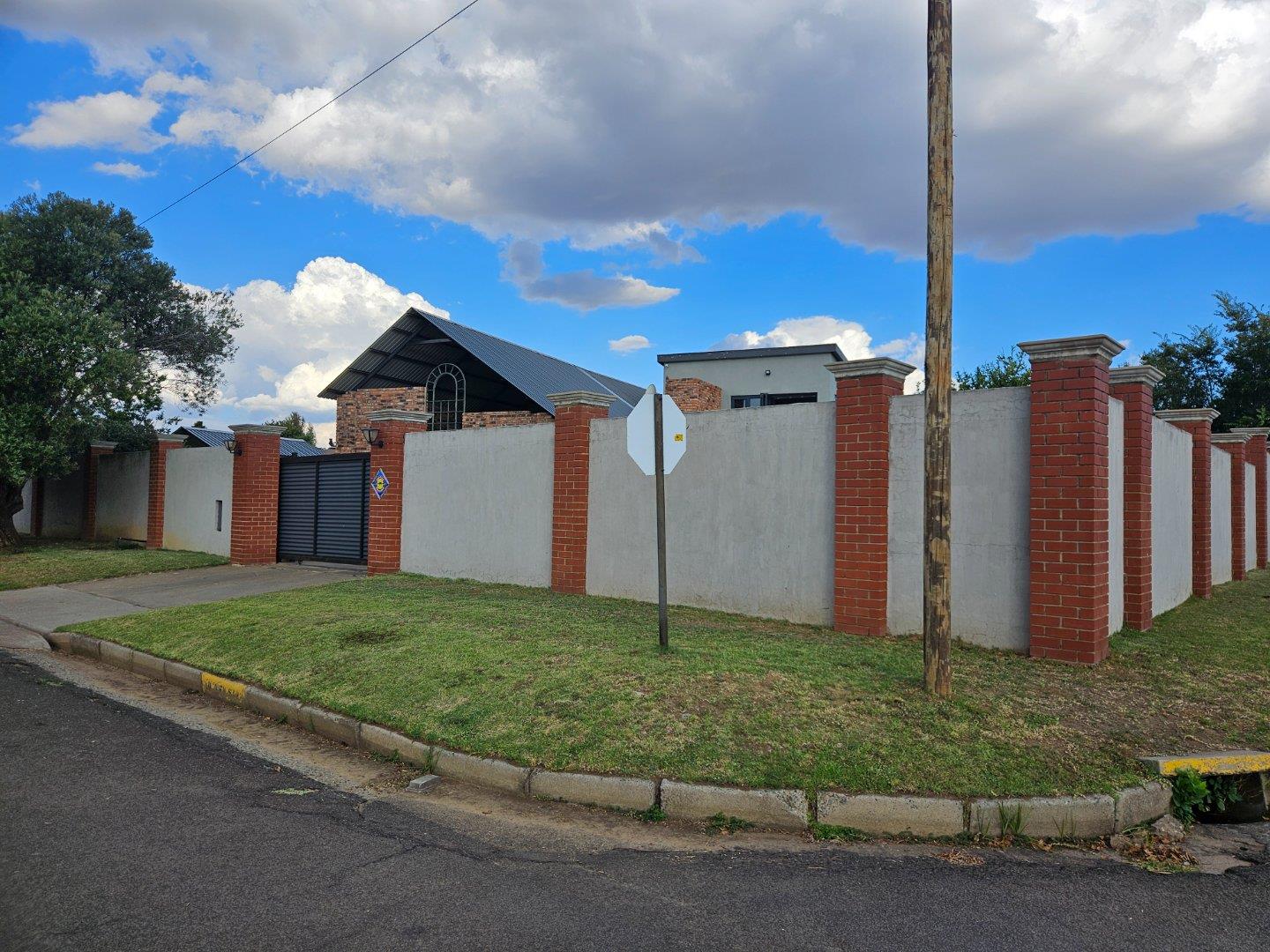 3 Bedroom House for sale in Frankfort P24114216717